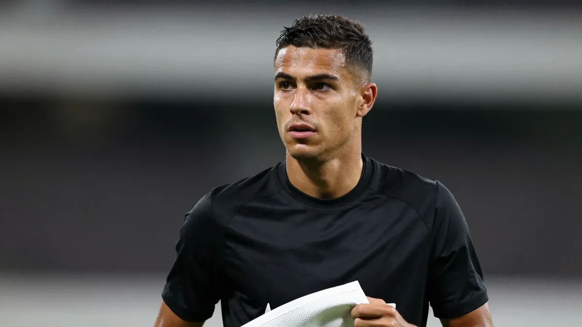 AIK:s nyförvärv Lucas Assadi kommer att missa matchen mot Malmö FF på grund av försenat arbetstillstånd, medan klubben...