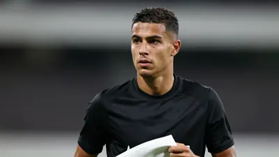 AIK:s nyförvärv Lucas Assadi kommer att missa matchen mot Malmö FF på grund av försenat arbetstillstånd, medan klubben...